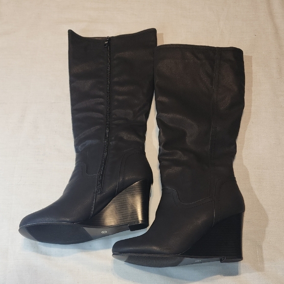 Womens Platform Boots - Picture 3 of 6